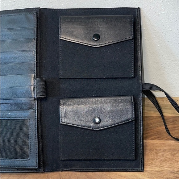 HOBO Black Leather Passport Multi Card Wallet Executive Elastic Close ID Pockets - Picture 5 of 15